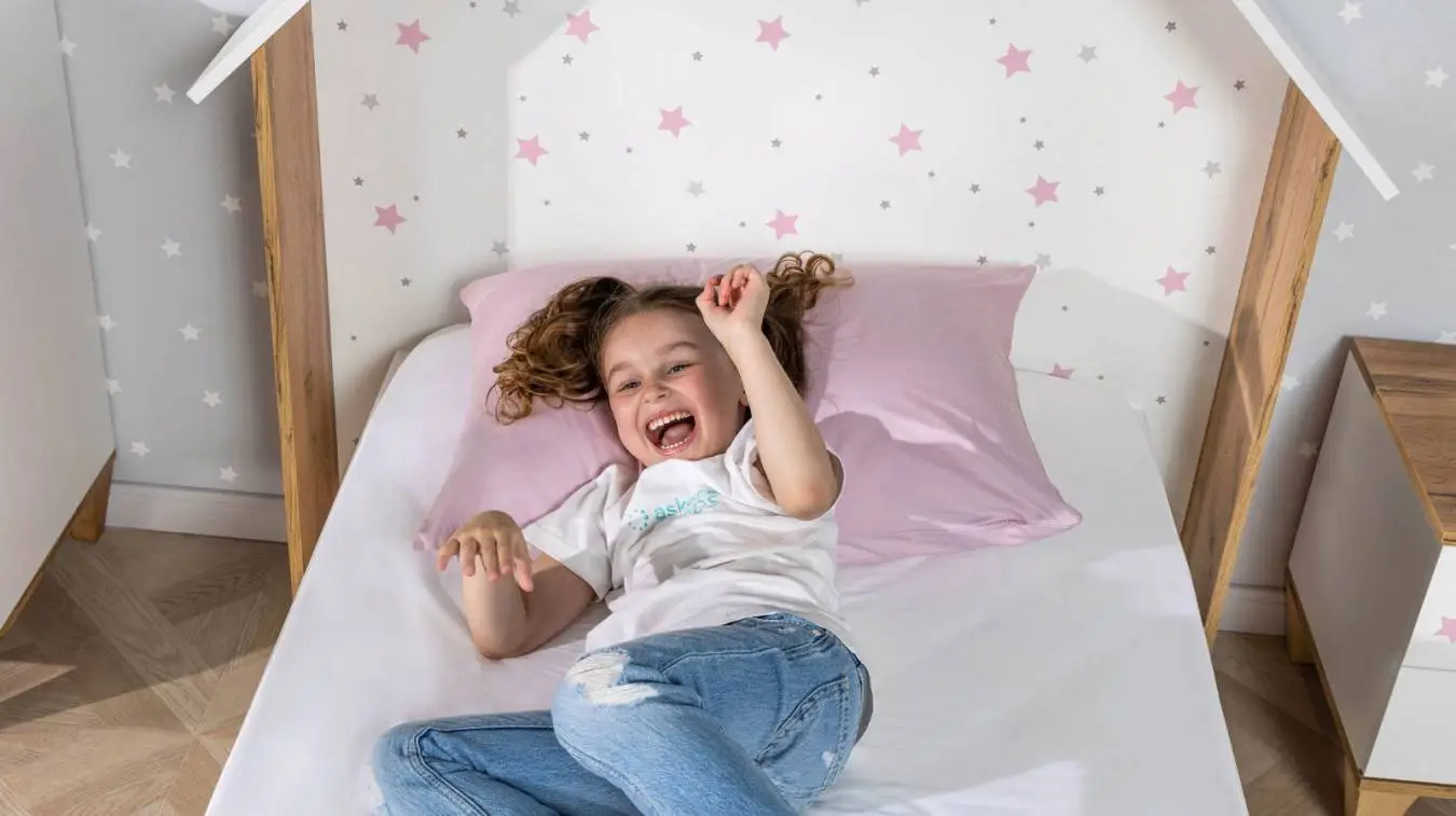 Детская кровать Nicky, цвет: Белый премиум + Дуб Натюрель + Розовый декор Askona фото - 7 - большое изображение